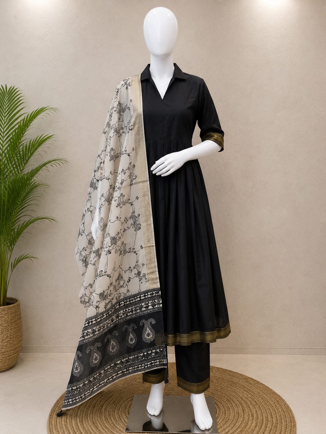 BLACK COLOUR 3 PIECE SUIT